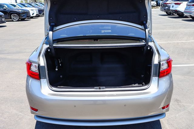 Used 2018 Silver Lexus 300h image 32