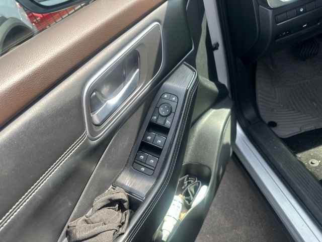 Used 2021 Silver Nissan SV image 9