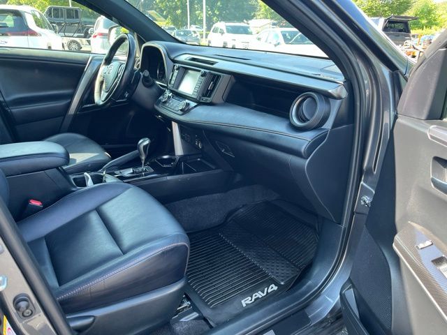 2018 Toyota RAV4 SE - Photo 20