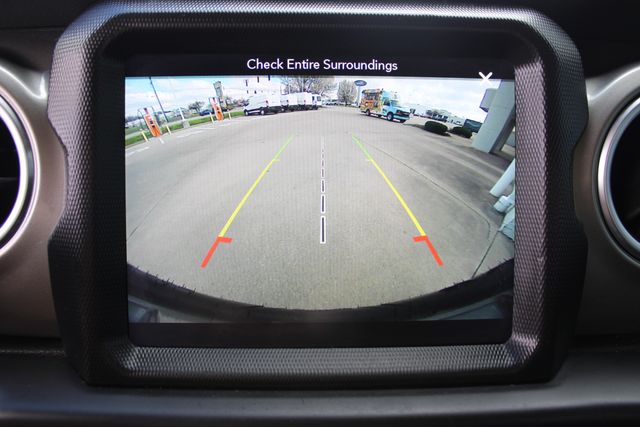 Used 2018 Black Jeep Unlimited Sahara image 4