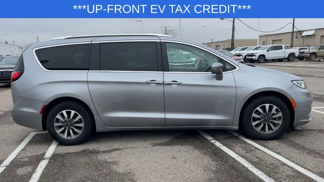 Used 2021 Chrysler Pacifica Hybrid For Sale in Livonia, MI