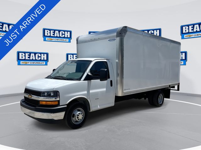 Summit White 2026 Chevrolet Express Chassis Van Rear-Wheel Drive 8-Speed Automatic