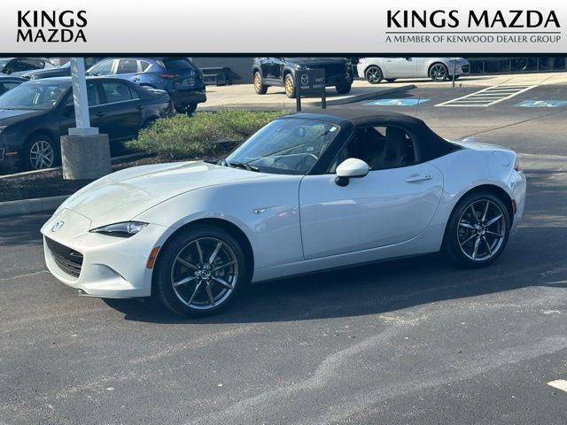 Ceramic Metallic 2016 Mazda MX-5 Miata Convertible Rear-Wheel Drive 6-Speed Manual