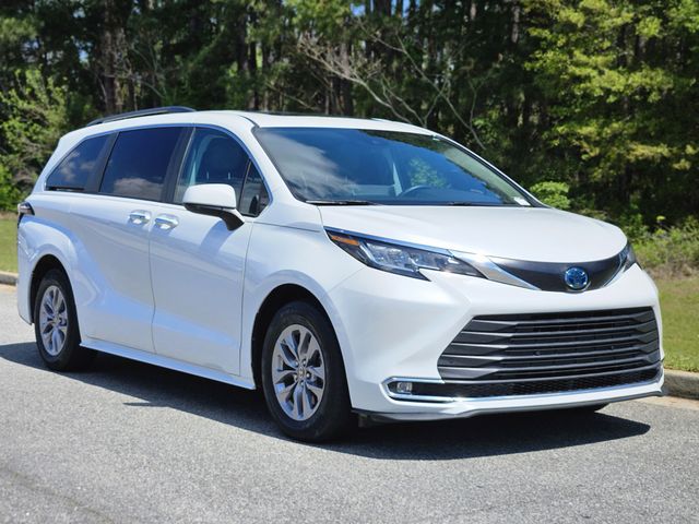 2023 Toyota Sienna XLE 7-Passenger FWD