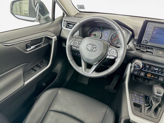 2020 Toyota RAV4 XLE Premium 23