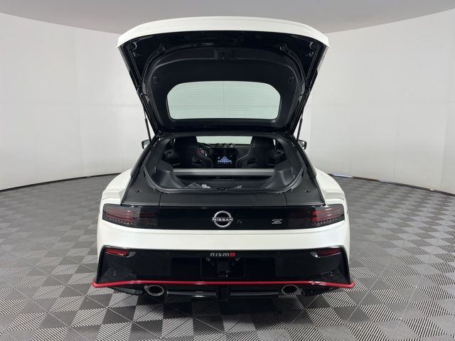 2025 Pearl White Tricoat/Super Black Nissan Z NISMO RWD Coupe