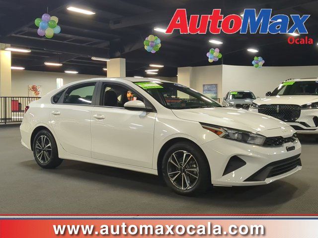 Snow White Pearl 2024 Kia Forte LXS FWD Sedan Front-Wheel Drive Continuously Variable Transmission