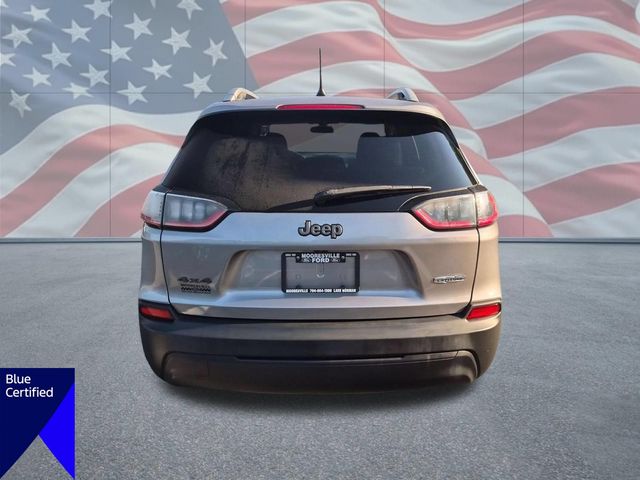 Used 2020 Silver Jeep Latitude image 4