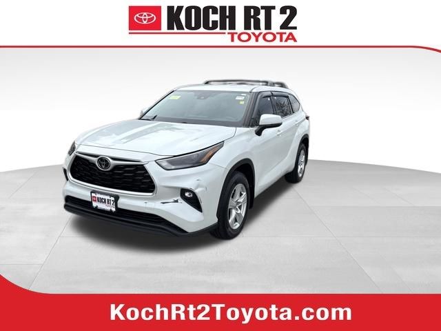 White (Wind Chill Pearl) 2022 Toyota Highlander LE AWD SUV / Crossover All-Wheel Drive 8-Speed Automatic