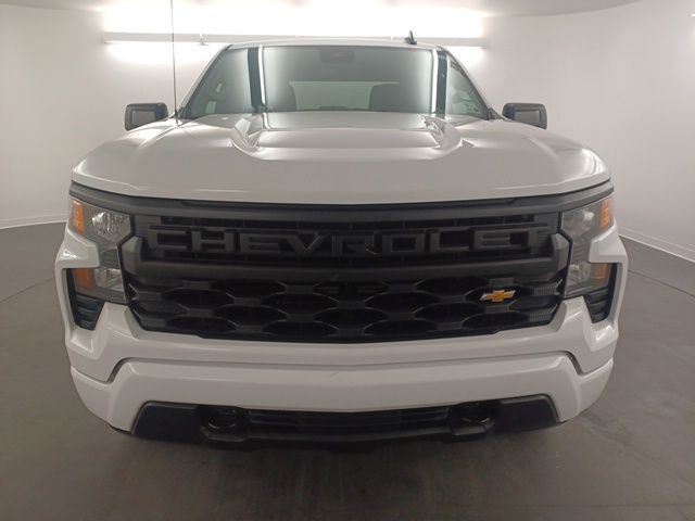 2023 Chevrolet Silverado 1500 Custom — photo 2