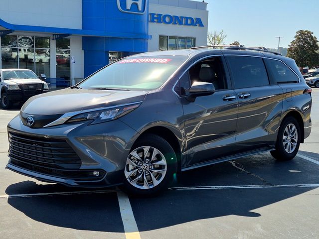 2025 Toyota Sienna XLE 7-Passenger FWD