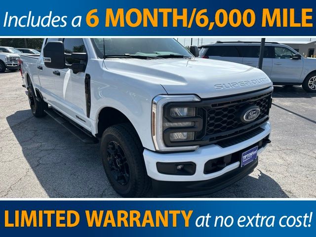 Oxford White 2025 Ford F-350 Super Duty Pickup Truck Four-Wheel Drive Automatic