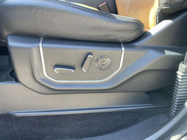 Used 2016 White Ford Limited image 12