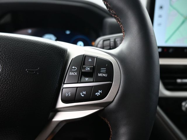 2025 Ford Explorer Active photo