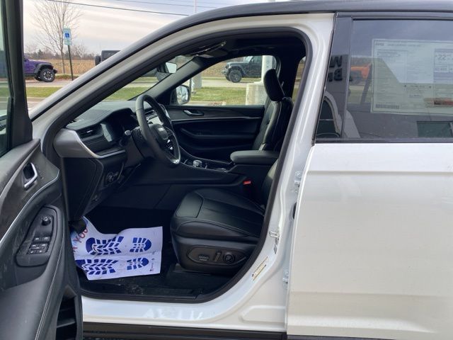 2025 Jeep Grand Cherokee Limited - Bright White Clearcoat exterior view 13