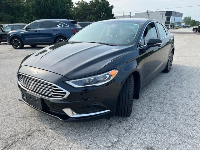 Used 2018 Shadow Black Ford SE image 4
