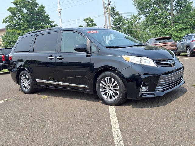Midnight Black Metallic 2018 Toyota Sienna Minivan Front-Wheel Drive 8-Speed Automatic