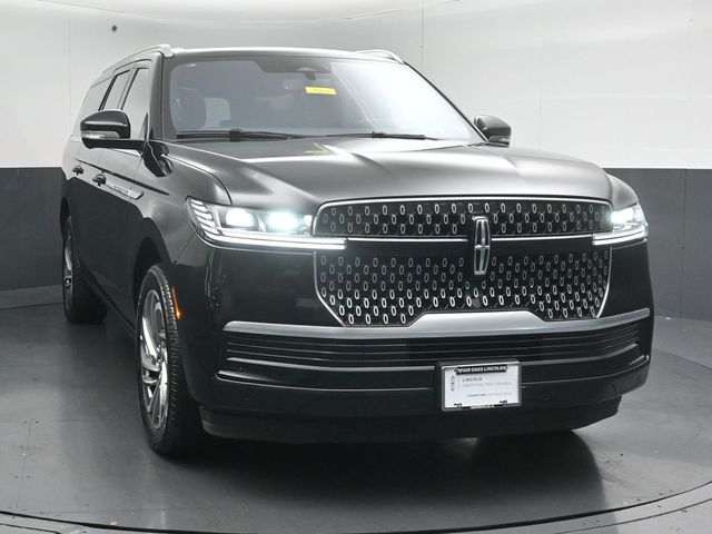 Infinite Black Metallic Clearcoat 2025 Lincoln Navigator SUV / Crossover Four-Wheel Drive Automatic