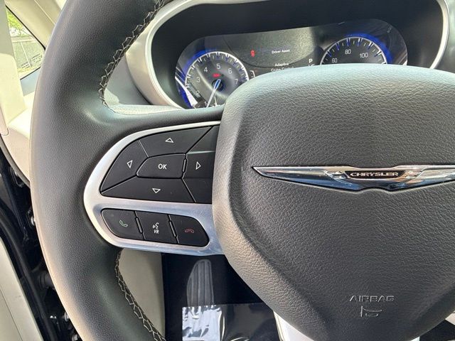 Used 2024 Chrysler Pacifica Van