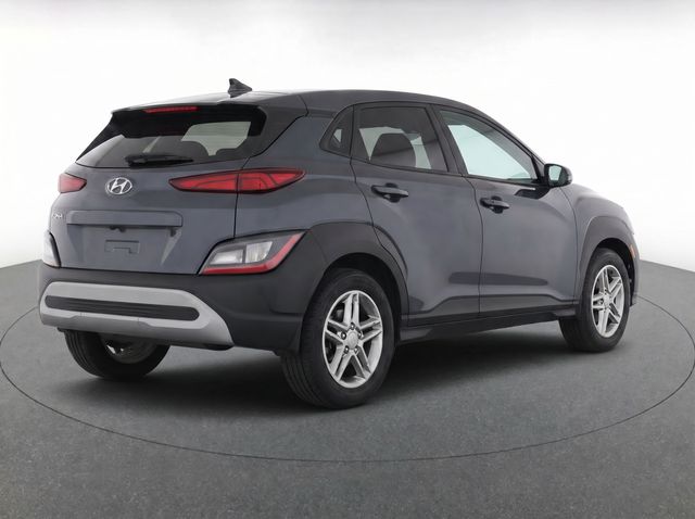 Used 2022 Gray Hyundai SE image 5