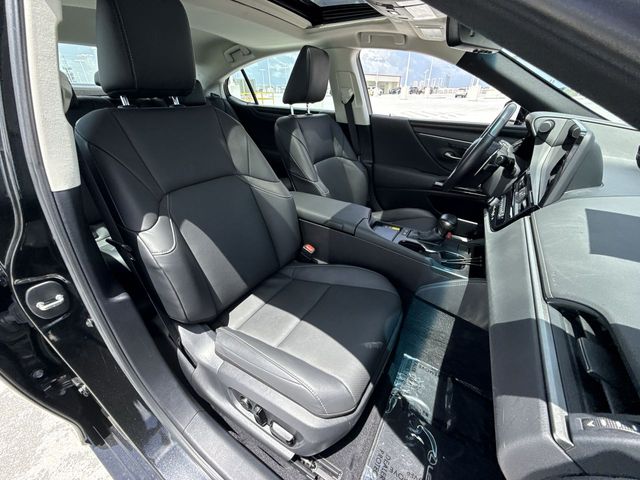 Used 2025 Lexus ES Sedan