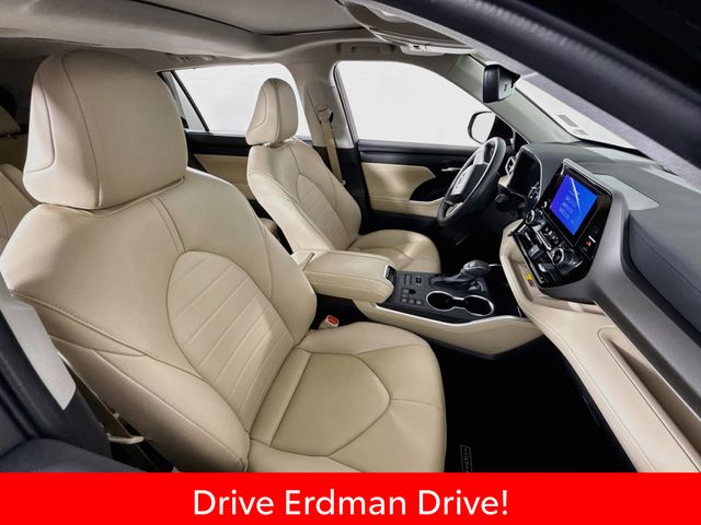 Used 2025 Toyota Highlander SUV