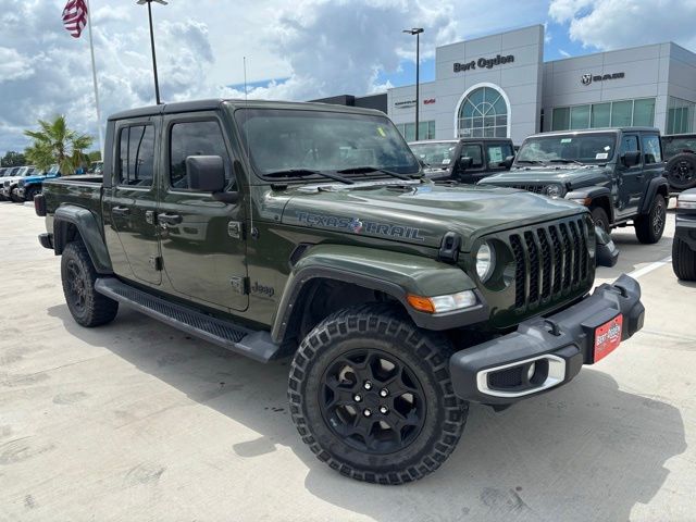 Green Clearcoat 2023 Jeep Gladiator Texas Trail Crew Cab 4WD Pickup Truck Four-Wheel Drive 8-Speed Automatic