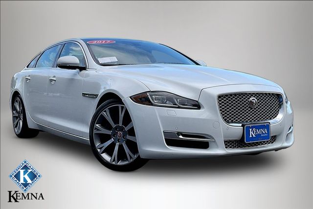 White 2017 Jaguar XJ-Series Sedan Rear-Wheel Drive 8-Speed Automatic