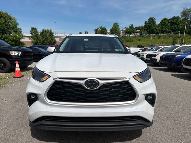 2022 Toyota Highlander XLE Off-white at Carlisle Cadillac Buick GMC