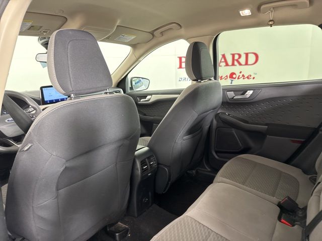 2020 Oxford White Ford Escape SE FWD SUV