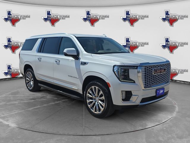White Frost Tricoat 2022 GMC Yukon XL SUV / Crossover Four-Wheel Drive