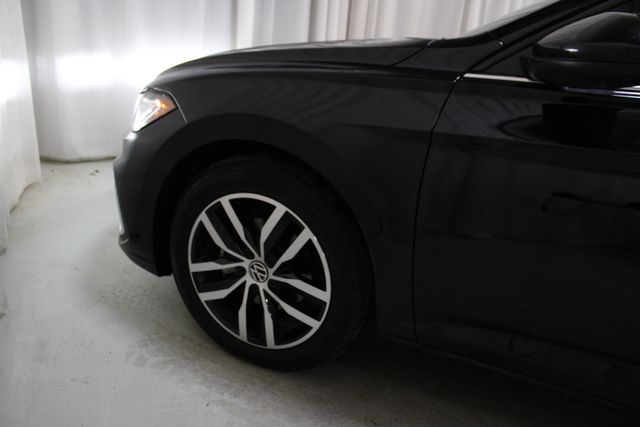 Used 2025 Black Volkswagen 1.5T SE image 31