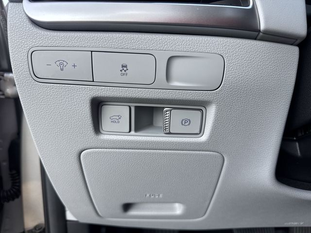 Used 2025 Silver Hyundai SEL Premium image 28