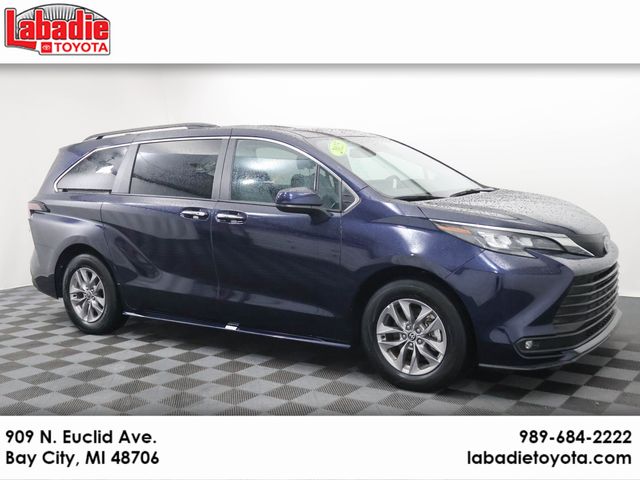 2025 Toyota Sienna XLE 7-Passenger FWD
