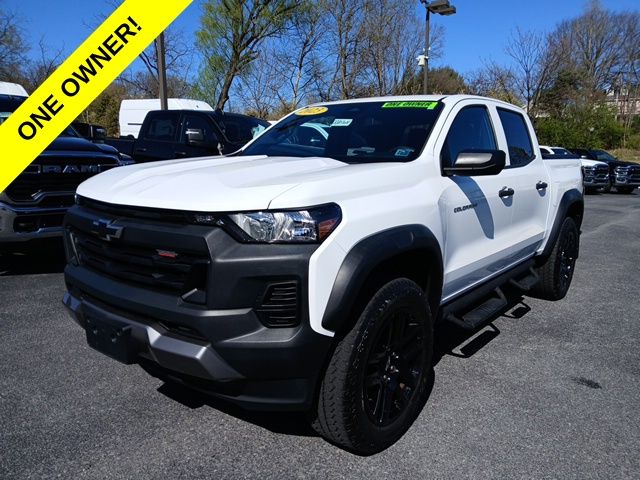 Summit White 2023 Chevrolet Colorado Trail Boss Crew Cab 4WD Pickup Truck Four-Wheel Drive 8-Speed Automatic