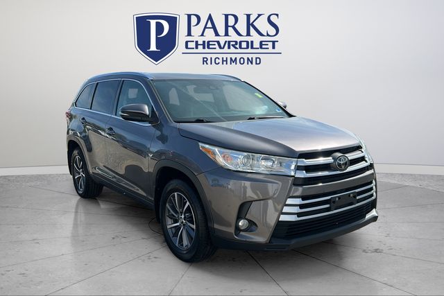 Predawn Gray Mica 2017 Toyota Highlander SE AWD SUV / Crossover All-Wheel Drive 8-Speed Automatic