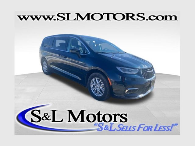 Fathom Blue Pearlcoat 2023 Chrysler Pacifica Touring L FWD Minivan Front-Wheel Drive 9-Speed Automatic