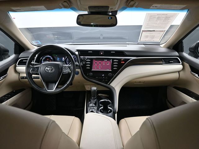 2018 Toyota Camry Hybrid XLE 14