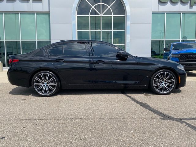 2022 BMW 5 Series 530i xDrive - Jet Black exterior view 4