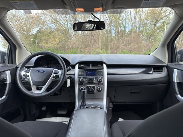 Used 2014 Blue Ford SE image 12