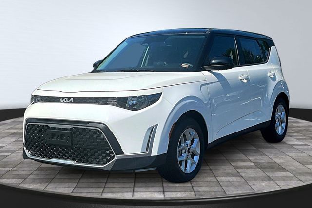 Clear White/Black Roof 2025 Kia Soul SUV / Crossover Front-Wheel Drive Continuously Variable Transmission