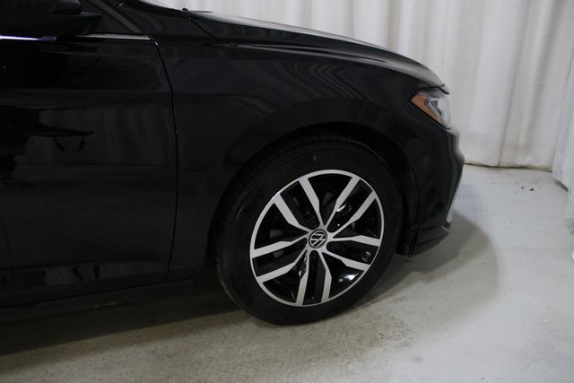 Used 2025 Black Volkswagen 1.5T SE image 34