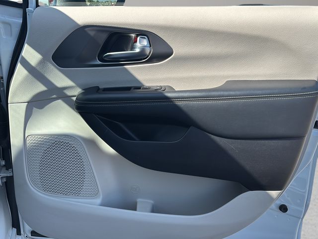 Used 2023 Chrysler Pacifica Van