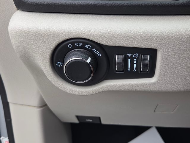 Used 2023 Silver Chrysler LX image 26