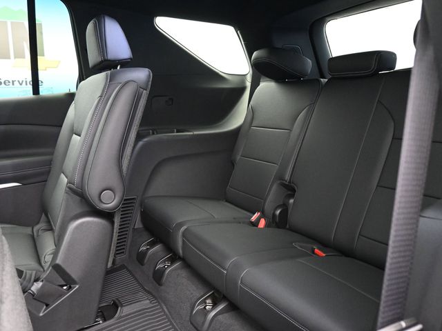 2025 Chevrolet Traverse LT photo