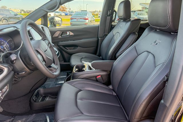 new 2026 Chrysler Pacifica car, priced at $50,725