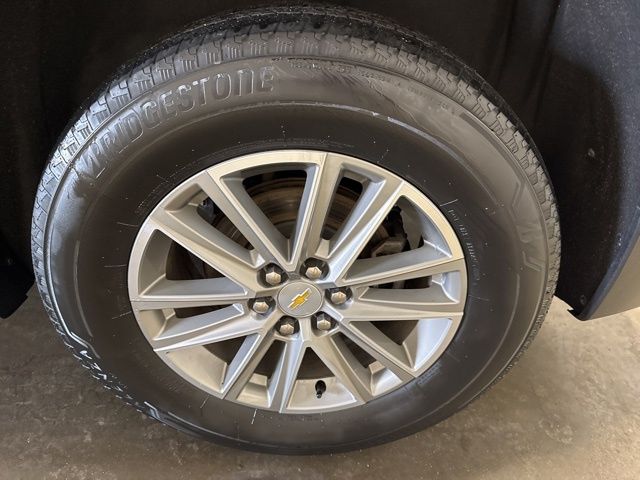 View vehicle photo 7