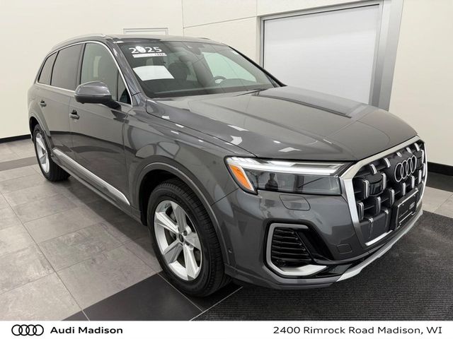 2025 Audi Q7 quattro Premium 45 TFSI