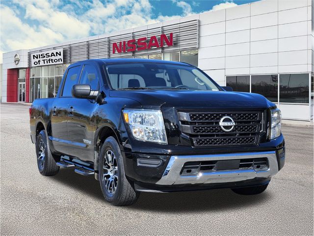 2023 Nissan Titan SV's photo