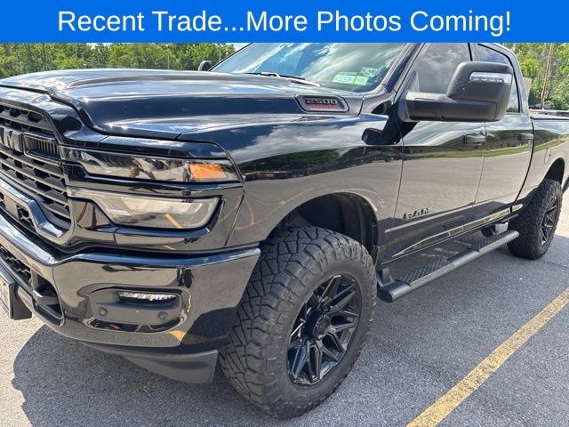 Diamond Black Crystal Pearlcoat 2026 RAM 2500 Pickup Truck Four-Wheel Drive 8-Speed Automatic